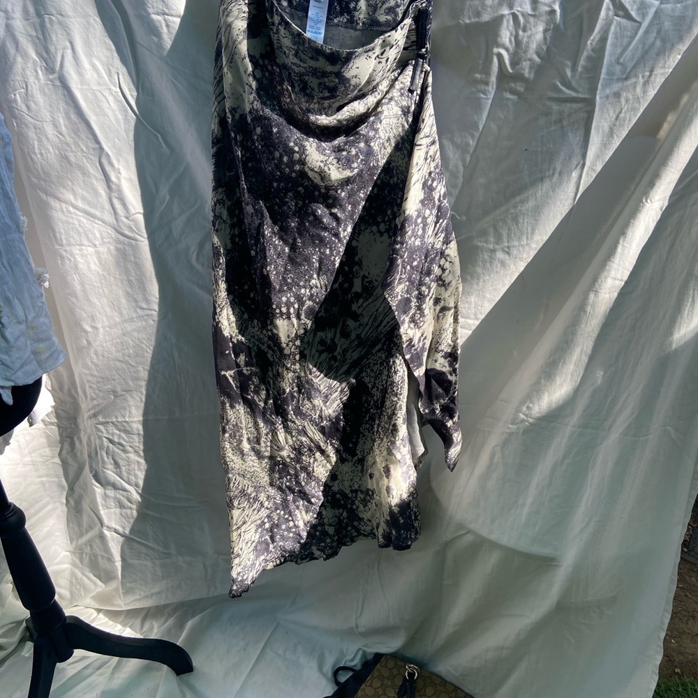 Kenzo Black and Cream Patterned Garment